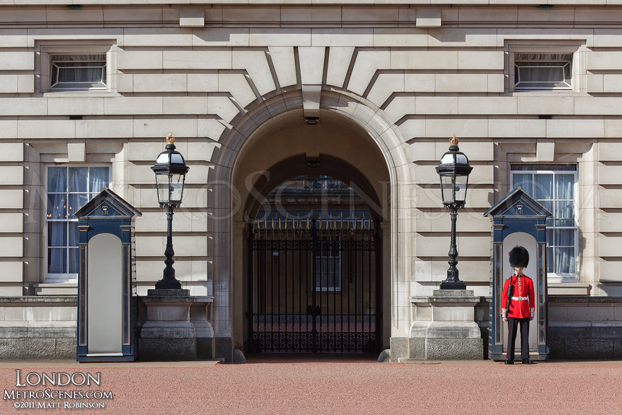 Queen's Guard sentry at Buckingham Palace