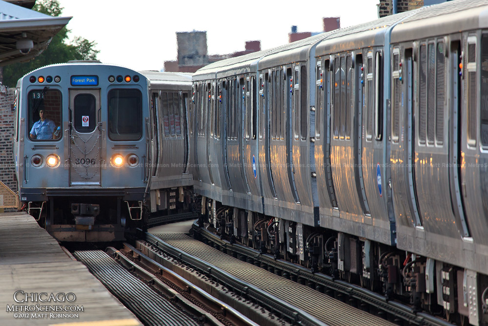 Two "L" Trains meet in Chicago