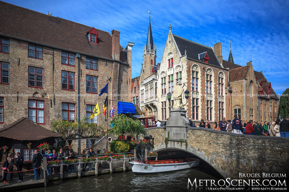 Dijver Canal bridge