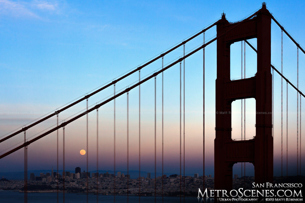 Golden gate moonrise