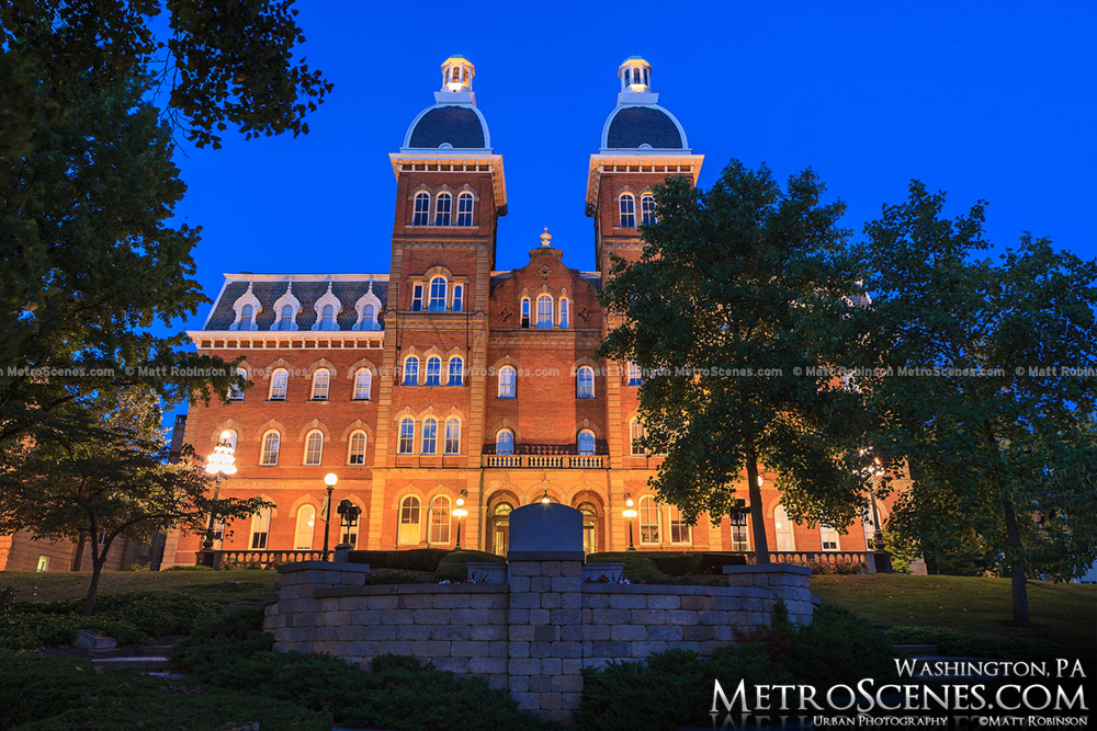 Old Main at Washington and Jefferson College at night