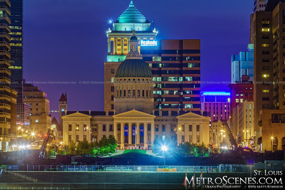 The Old Courthouse in St. Louis from across the Mississippi River