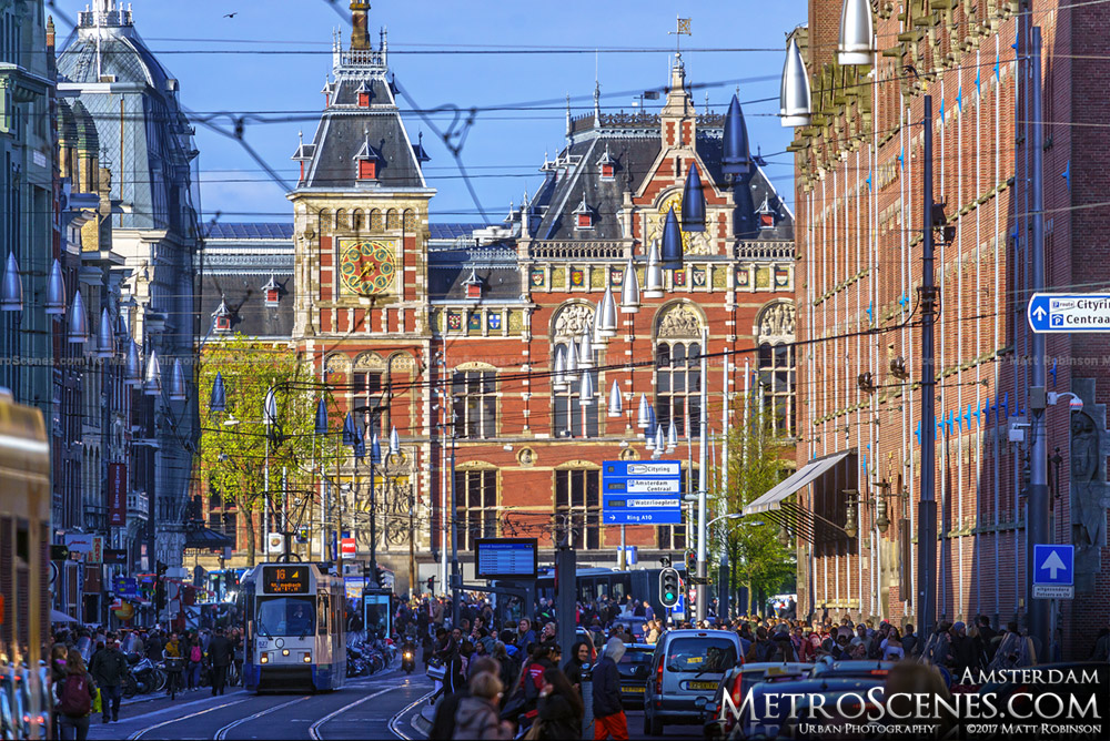 Zoom down Damrak to Amsterdam Centraal