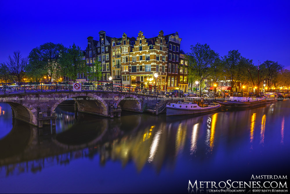 Prinsengracht and Brouwersgracht at night Amsterdam